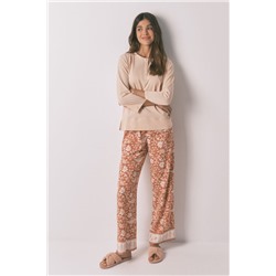 Conjunto de pantalón y camiseta