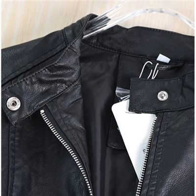 Женская курткаиз мягкой искусственной кожи с воротником-стойкой