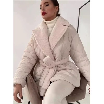 Женское короткое пальто с отворотами