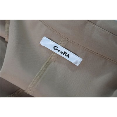 Элегантный тренчкот в ретро-британском стиле