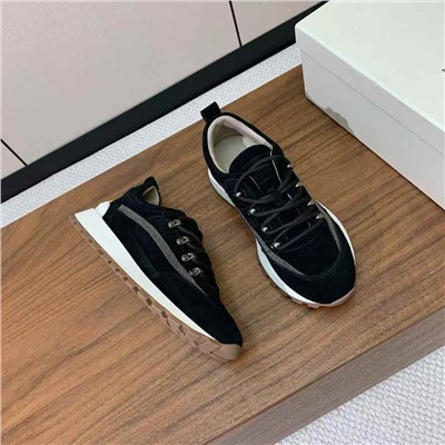 Брунелл* Кучинелл*】повседневные кроссовки. Верх выполнен из импортной воловьей и воловьей кожи. Аксессуары-цепочки из бисера ручной работы! Внутренняя набивка из саржевого хлопка высокой плотности и оригинальная формованная подошва!