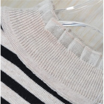 Трикотажный тонкий свитер