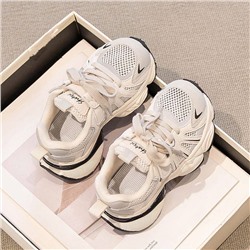 Детские кроссовки очень легкие ,качество 👍