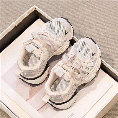 Детские кроссовки очень легкие ,качество 👍