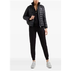 Женская легкая и компактная куртка с воротником-стойкой и невидимым капюшоном  ЭМПОРИО АРМАН*И