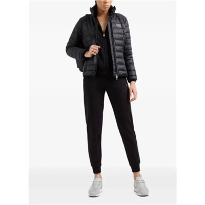 Женская легкая и компактная куртка с воротником-стойкой и невидимым капюшоном  ЭМПОРИО АРМАН*И