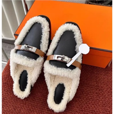 Меховые тапочки