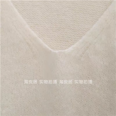 Женский пуловер с V-образным вырезом и воротник-шарфом  Н*М