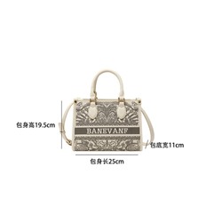 Женственная сумка большой вместимости