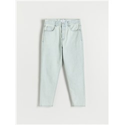 Jeans im Carrot-Fit mit tieferem Schritt