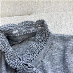 Нежный женский кардиган с отделкой кружевом ручной работы