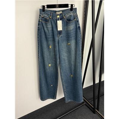 Женские стильные джинсы украшенные золотыми пуговицами особой формы  Schiaparell*i