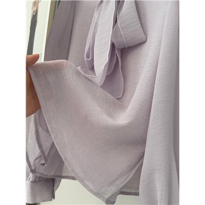 Элегантная, нежная блузка с длинными лентами на горловине