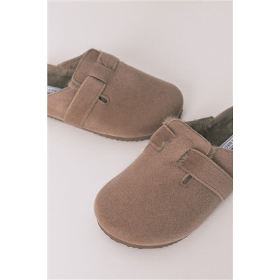 Zapatillas casa tipo zueco marrón