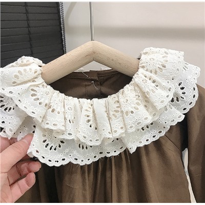 Платье с кружевами