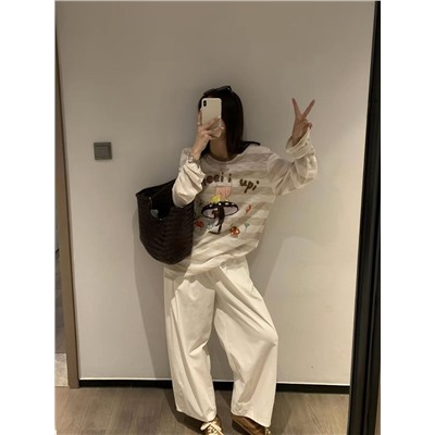 Тонкий женский лонгслив с очень смешным принтом