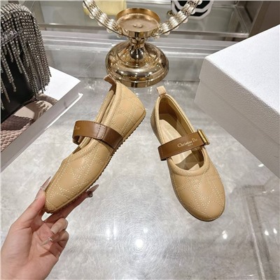 Туфли с ремешком на плоской подошве ДИО*Р