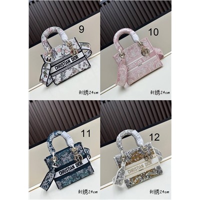 Небольшая сумка с вышивкой и широким плечевым ремнем  Lady D Christia*n Dio*r