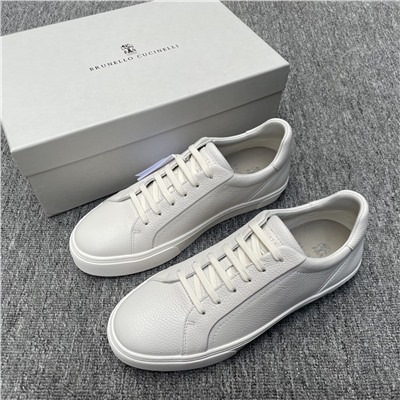 Подлинная основная линия GIORGIOARMANI (Giorgio Armani). 1: Ткань изготовлена ​​из импортной итальянской телячьей кожи: высококачественная обувь и одежда бренда: логотип, тисненый на пятке: материалы и производственные процессы на месте. 2: подкладка из телячьей кожи (синхронизация подошвы), открытая стелька, межподошва также изготовлена ​​из итальянской кожи высотой с дерево с тисненым запатентованным логотипом Хью. 3: Подошва изготовлена ​​из резинового белого мешка, черного цвета, произведена профессиональной фабрикой, нижний рисунок выполнен из полос с противоскользящим и износостойким эффектом, а оригинальная доска разработана и изготовлена, и поставляется оригинальная упаковка. . Упаковано в оригинальную коробку, в комплекте с бирками.