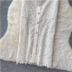 Красивое элегантное кружевное платье