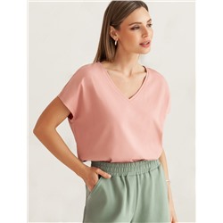 Футболка с V-вырезом и цельнокроеным рукавом из премиального хлопка