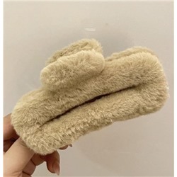 Пушистый крабик для волос