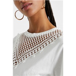Camiseta bordado pico frontal