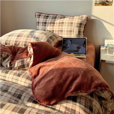 Комплект постельного белья из молочного велюра