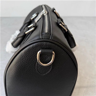 Вместительная женская кожаная сумка