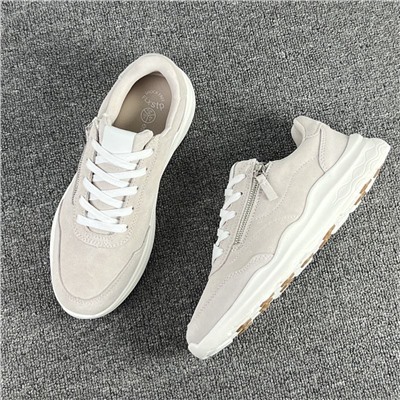 Женские спортивные туфли