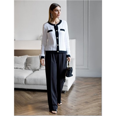 Жакет фактурной вязки с золотистыми пуговицами