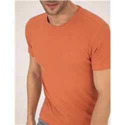 Kahverengi Slim Fit Dokulu Bisiklet Yaka Tişört