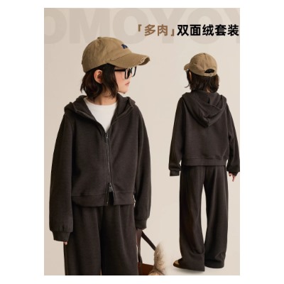 Спортивный костюм для девочек. Тренд этого сезона