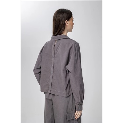 Серая блузка с углообразным вырезом