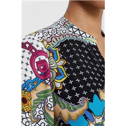 Blusa estampada cuello pico