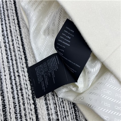 пальто средней длины с лацканами Pra, 100% кашемир, жаккардовая подкладка с буквами, высококачественная индивидуализация, литая пряжка с логотипом YB, кожаные манжеты с буквами,