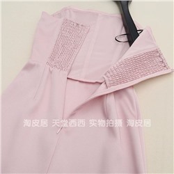 Женское мини платье -бандо из вискозного атласа ✔️H&*M На OZON такое платье стоит 8 тыс. руб.