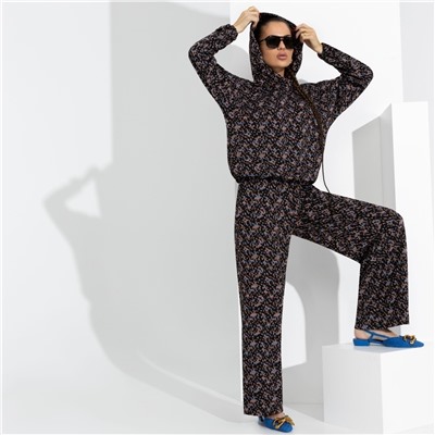 Брючный комплект с капюшоном, Смелый контраст