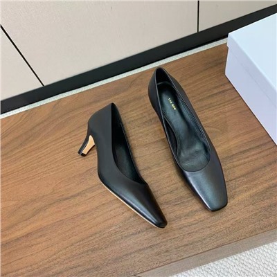 Лаконичные туфли-лодочки  ЗЕ РО*У