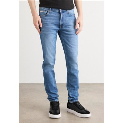 Calvin Klein Jeans SLIM TAPER - Vaqueros tapered