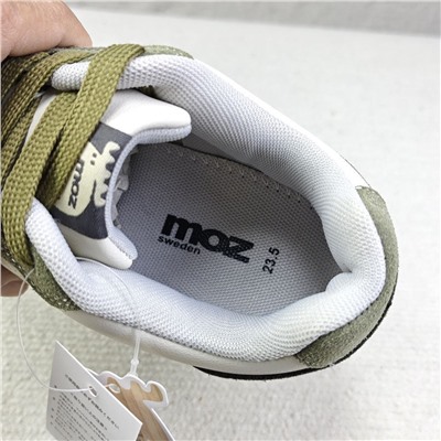 Женские спортивные кроссовки