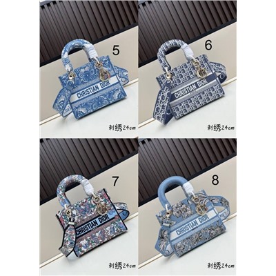 Небольшая сумка с вышивкой и широким плечевым ремнем  Lady D Christia*n Dio*r