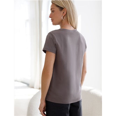 Футболка из 100% хлопка с авторским принтом.