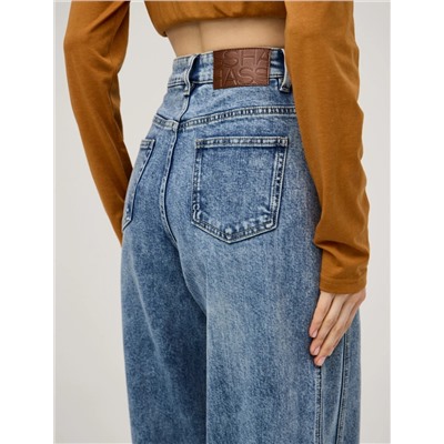 Джинсы с переведенными швами