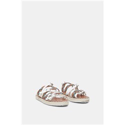 Sandalias planas hebilla tiras