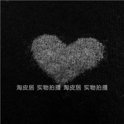 Женский джемпер с сердцем Н*М