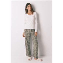 Conjunto de pantalón y camiseta