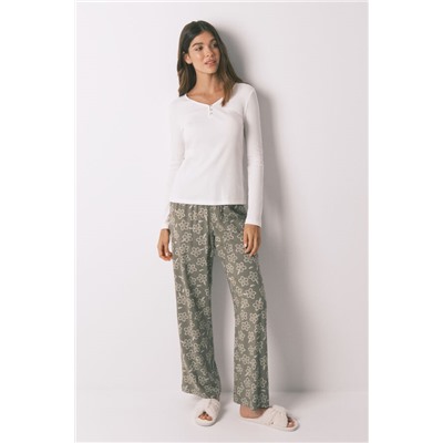 Conjunto de pantalón y camiseta