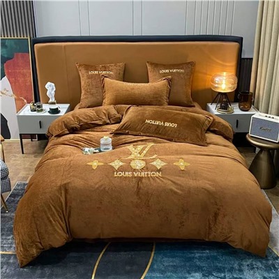 Скидки 🍀велюр 299ю  Размер : евро & кингсайз  Евро :  Пододеяльник 200*230  Простыня 250*250 Наволочки 48*74*2шт  Кингсайз:  Пододеяльник 220*240 Простыня 250*270 Наволочки 48*74*2шт