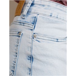 Укороченные джинсы c декоративной стиркой из эластичного плотного денима